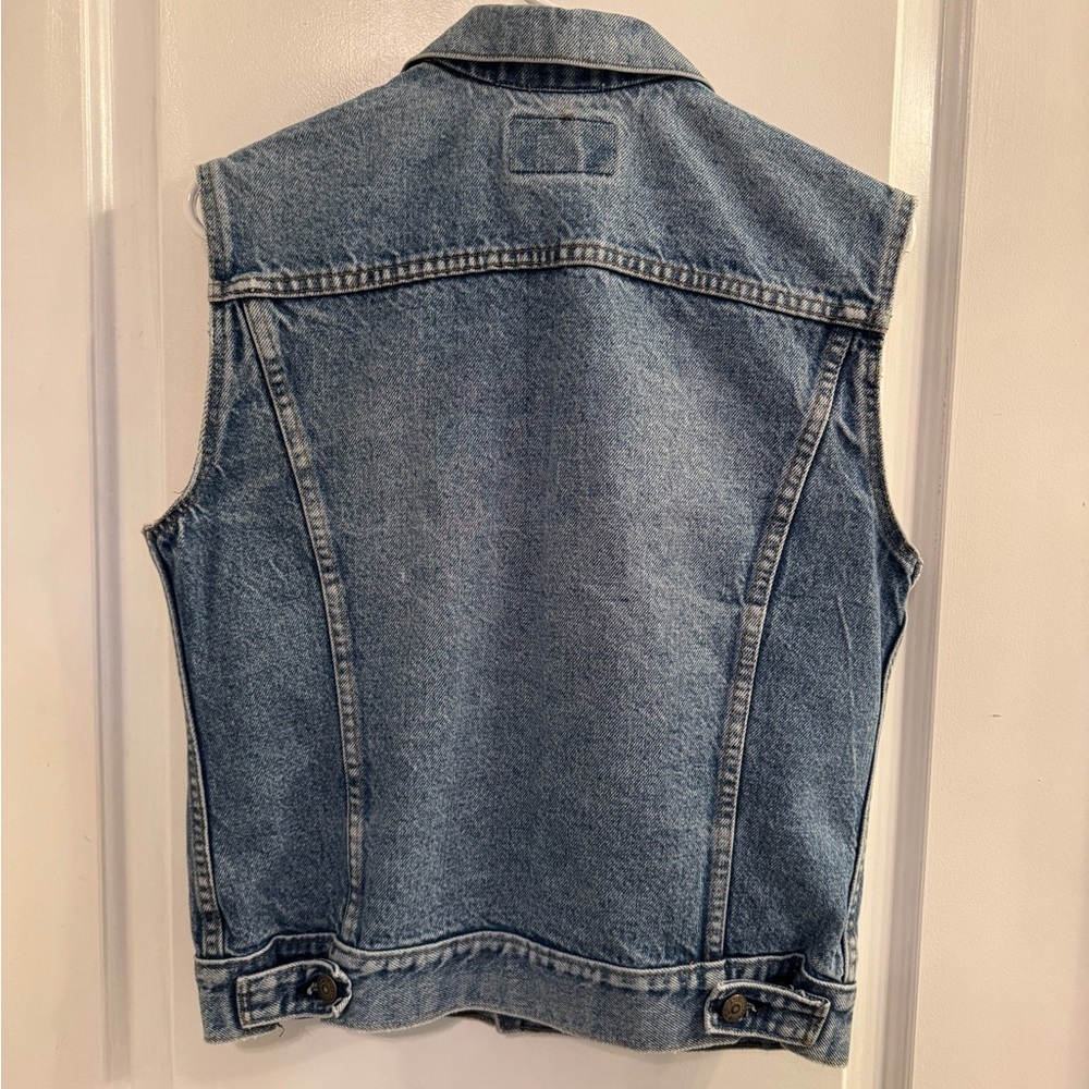 Vintage Levi’s Denim Vest Medium Light Wash Youth 20 Made in USA - Picture 2 of 7